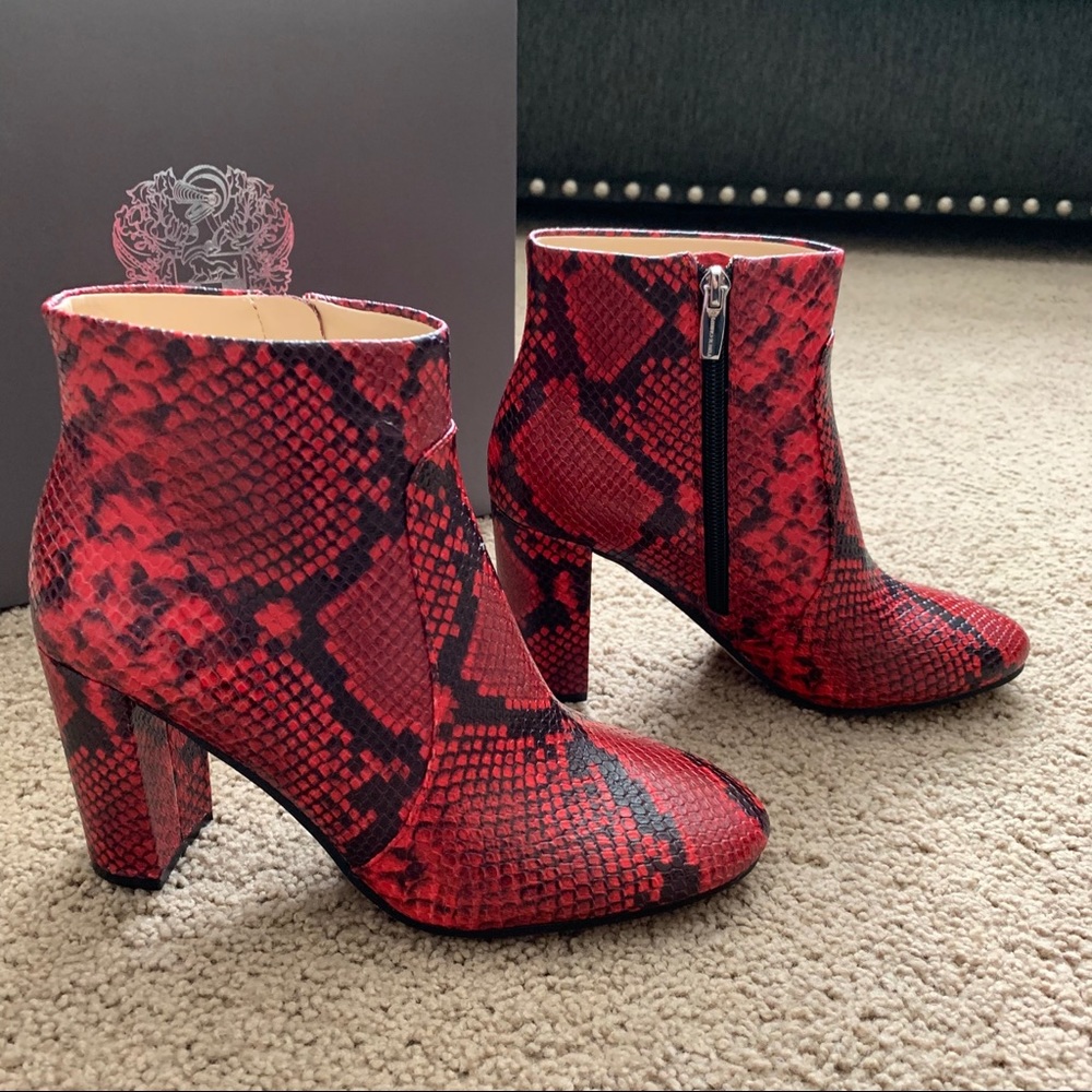 ❤️LAST 7.5 NEW Vince Camuto Red Snake Print Leather Bootie - Picture 11 of 13